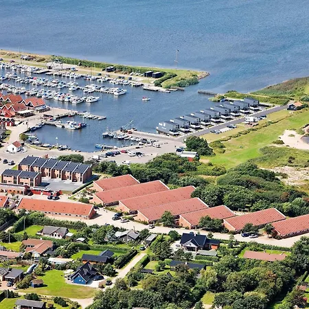 6 Person In Nyaraló *