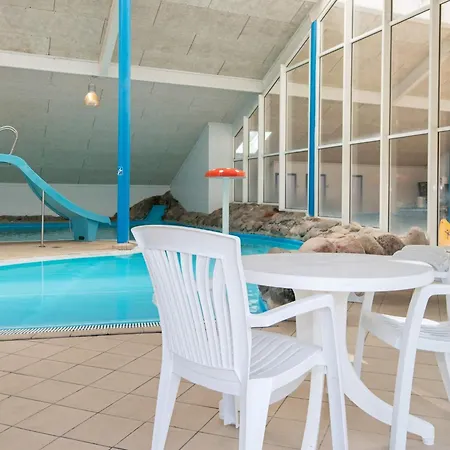 6 Person In Nyaraló