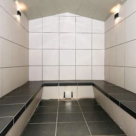 6 Person In Nyaraló