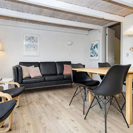 6 Person In Nyaraló