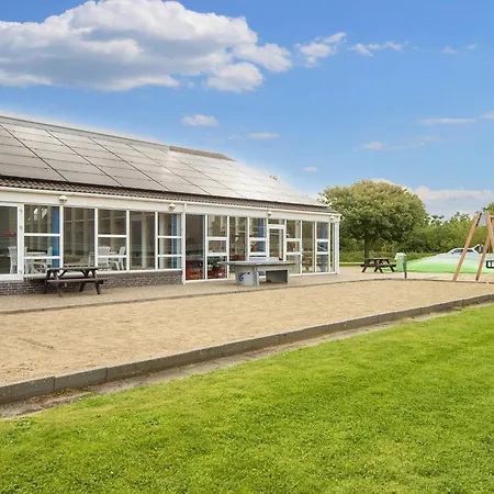 6 Person In Nyaraló *