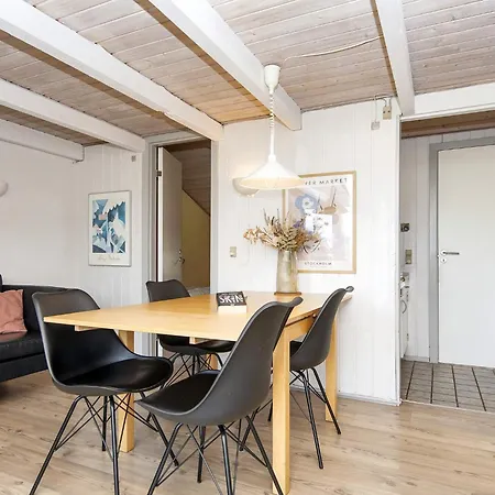 6 Person In Nyaraló